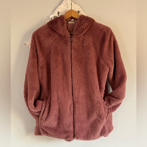 Dusty rose faux fur jacket. - Picture 3 of 10